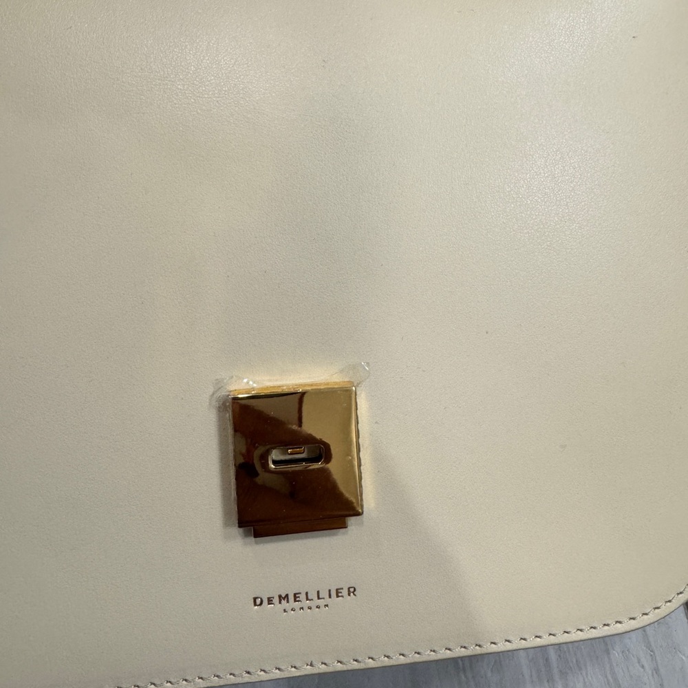 DeMellier Vancouver in Sand color - Picture 5 of 10